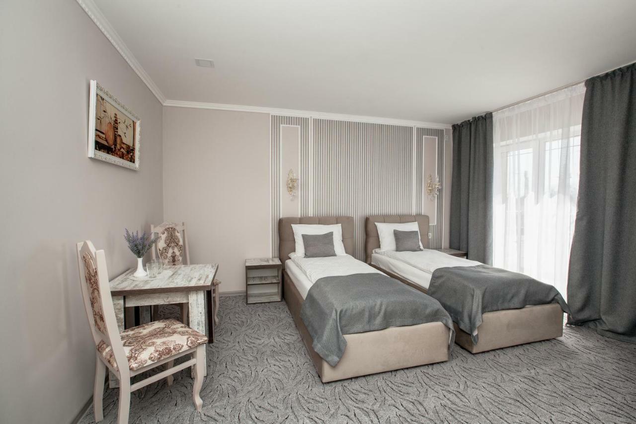 Mon Ami Hotel อิวาโน-ฟรานกิฟสเก ภายนอก รูปภาพ