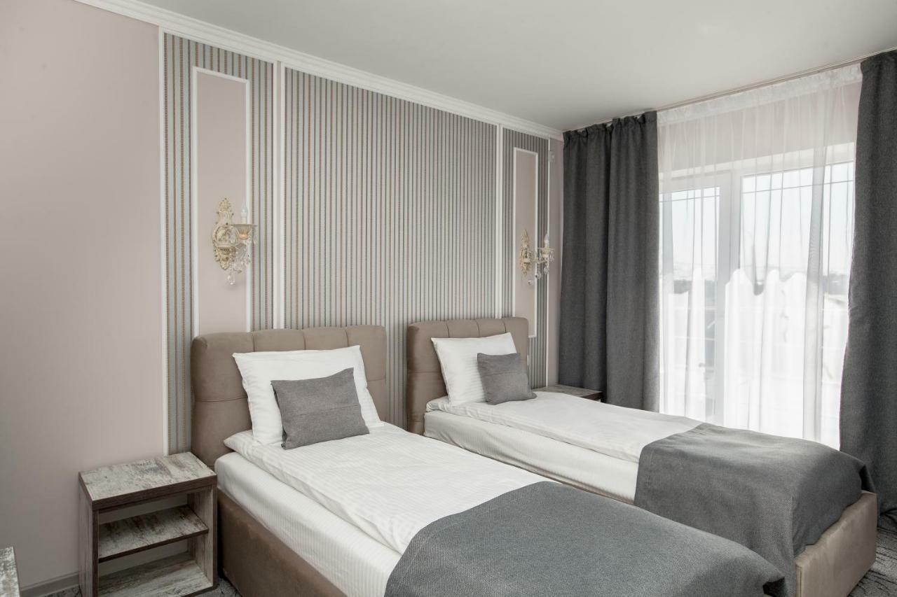 Mon Ami Hotel อิวาโน-ฟรานกิฟสเก ภายนอก รูปภาพ