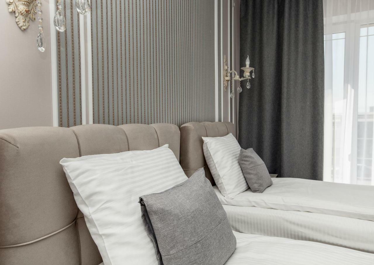 Mon Ami Hotel อิวาโน-ฟรานกิฟสเก ภายนอก รูปภาพ