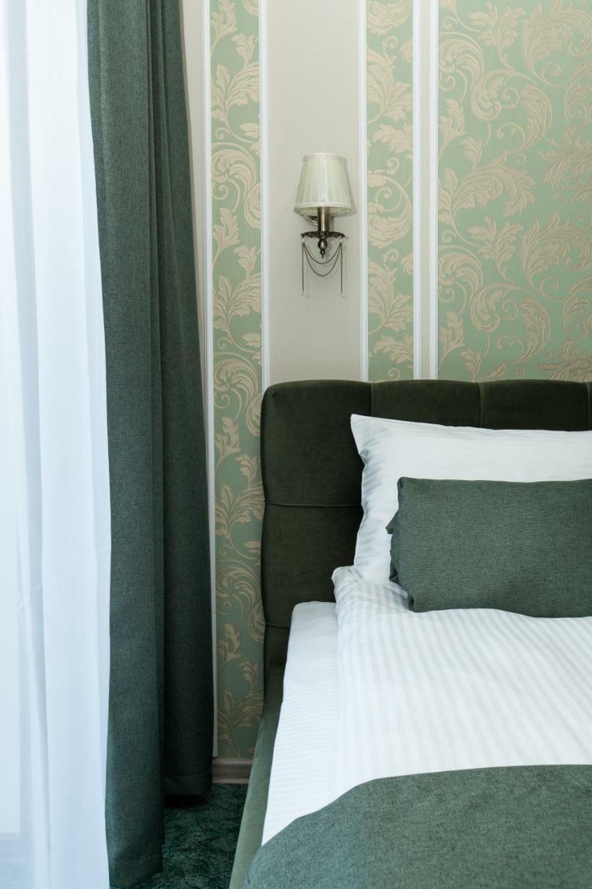 Mon Ami Hotel อิวาโน-ฟรานกิฟสเก ภายนอก รูปภาพ