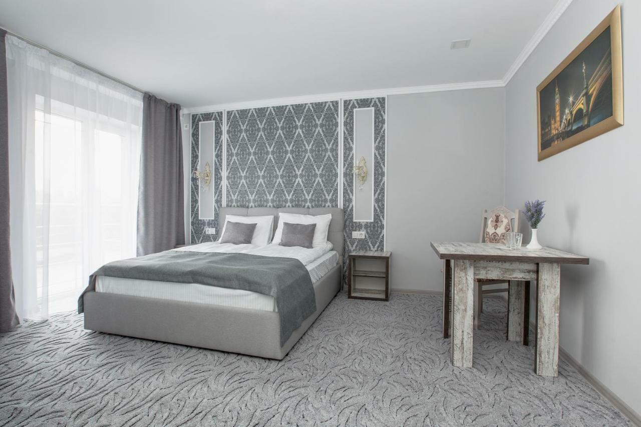 Mon Ami Hotel อิวาโน-ฟรานกิฟสเก ภายนอก รูปภาพ