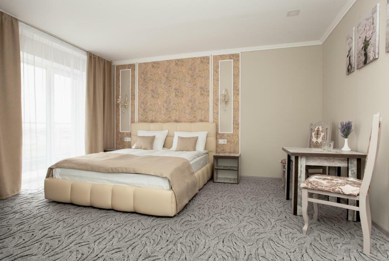 Mon Ami Hotel อิวาโน-ฟรานกิฟสเก ภายนอก รูปภาพ