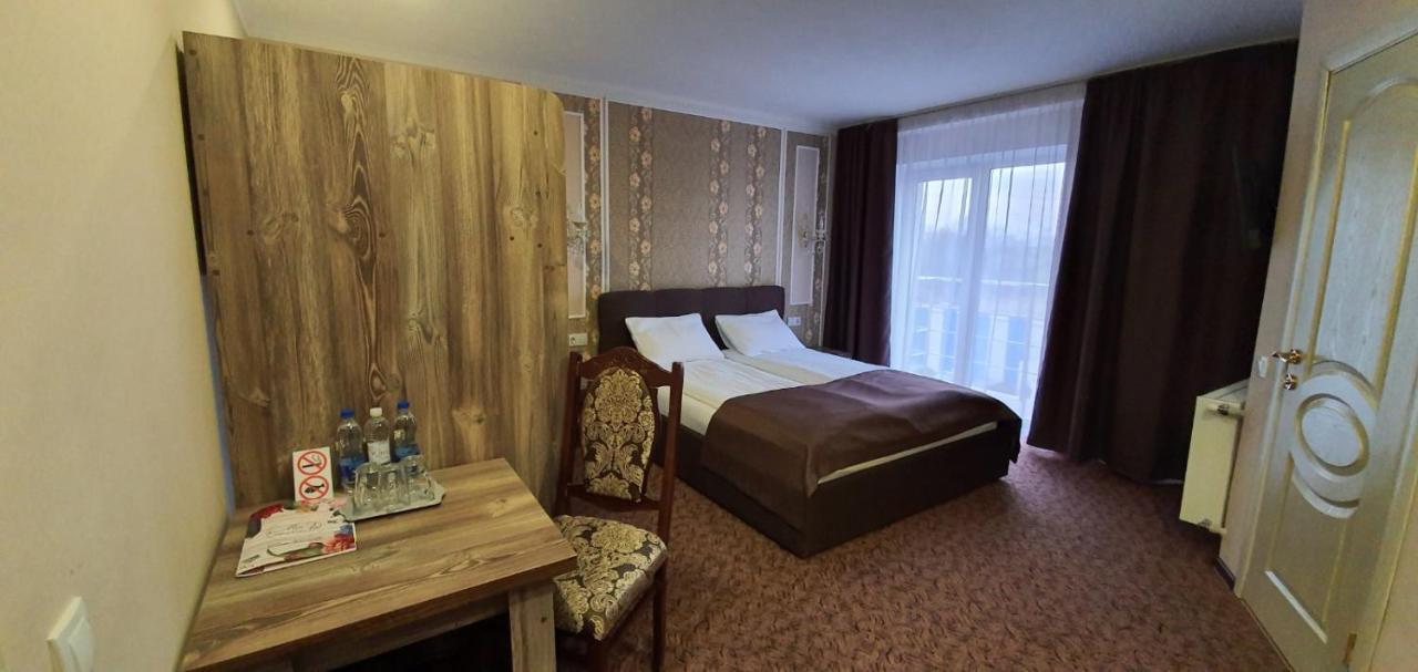 Mon Ami Hotel อิวาโน-ฟรานกิฟสเก ภายนอก รูปภาพ