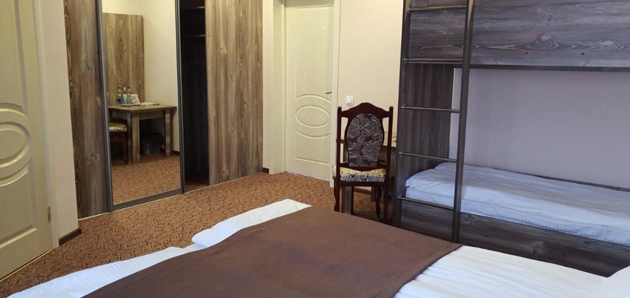 Mon Ami Hotel อิวาโน-ฟรานกิฟสเก ภายนอก รูปภาพ