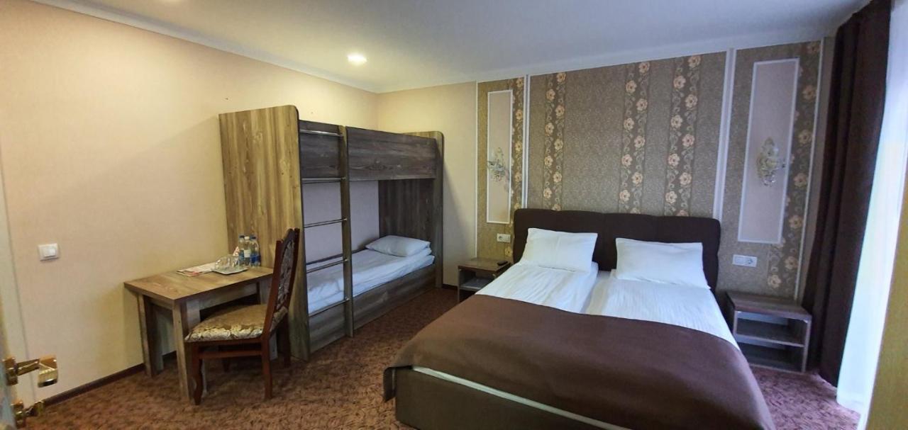Mon Ami Hotel อิวาโน-ฟรานกิฟสเก ภายนอก รูปภาพ